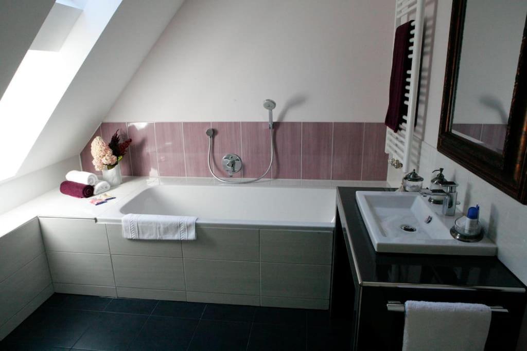 Haus Keppelborg: Zi Antonia Mit Kirchplatzblick Apartment Heek ภายนอก รูปภาพ